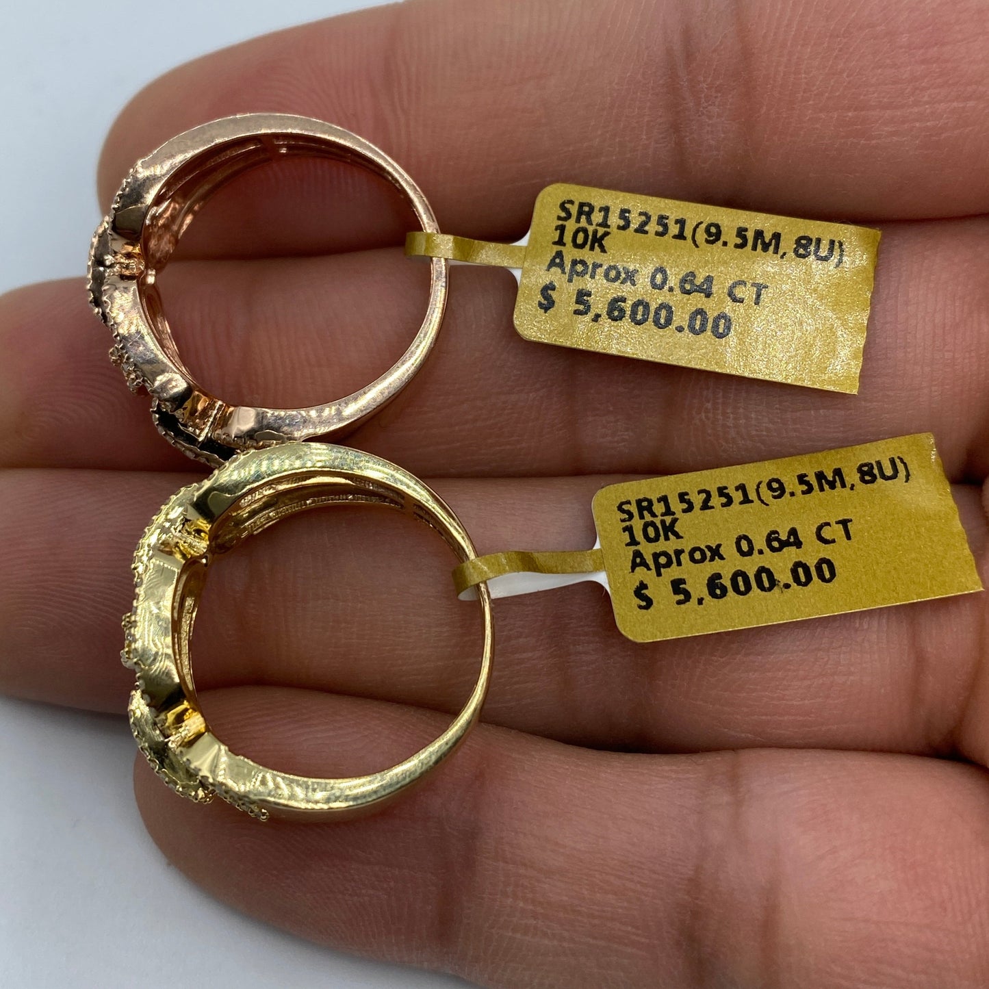 10K Luxury Link Diamond Ring