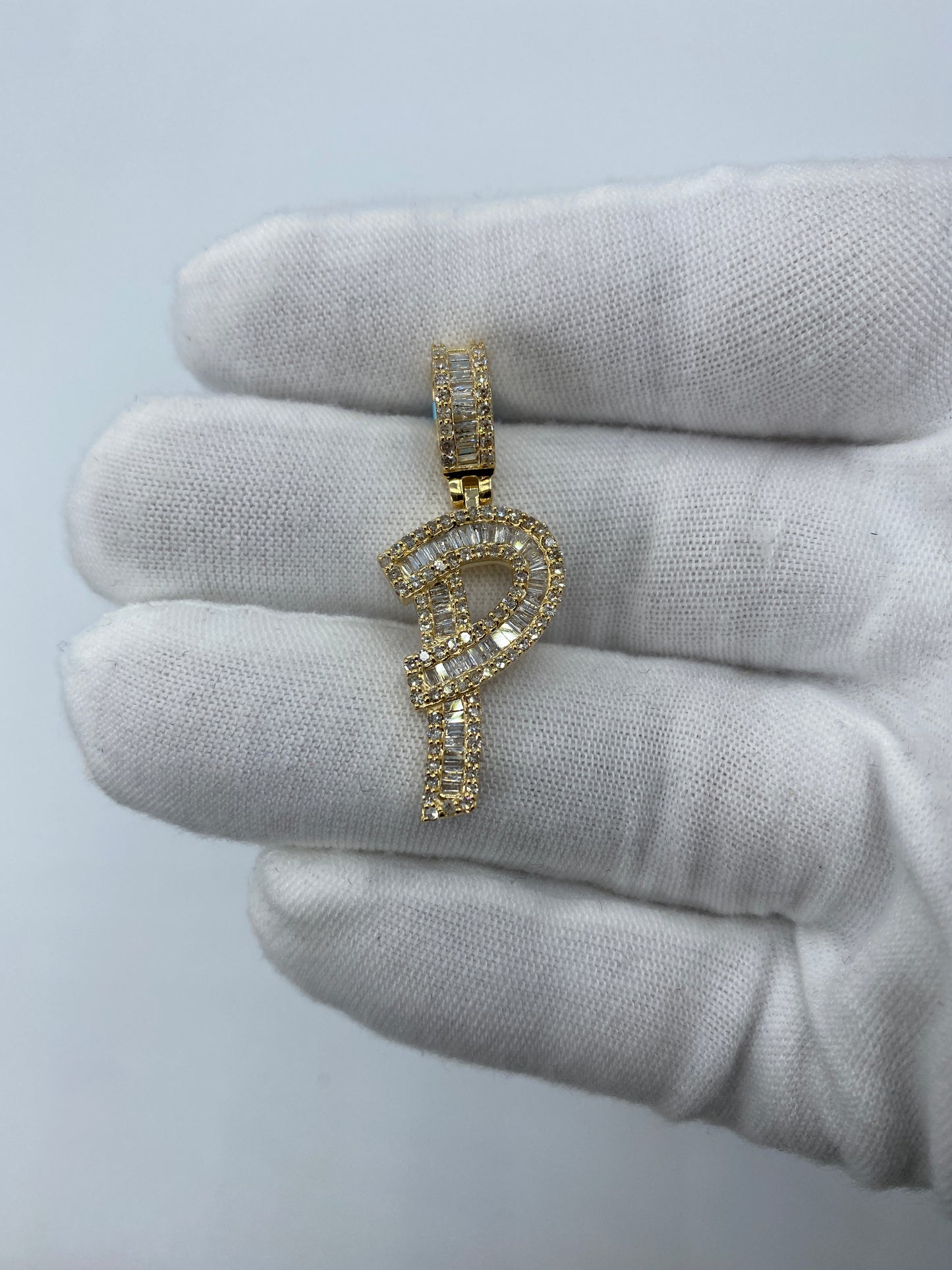 14K P Baguette Initial