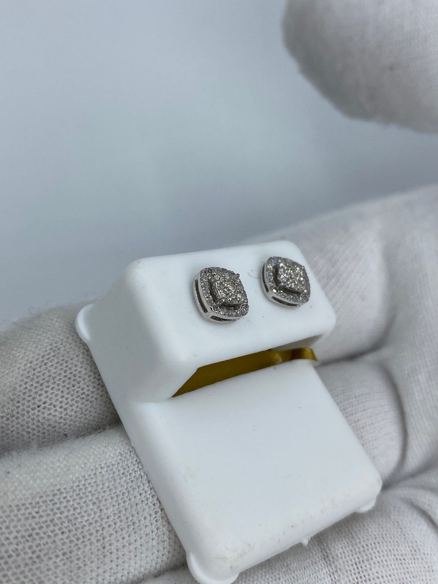 10K Square Gap Earrings