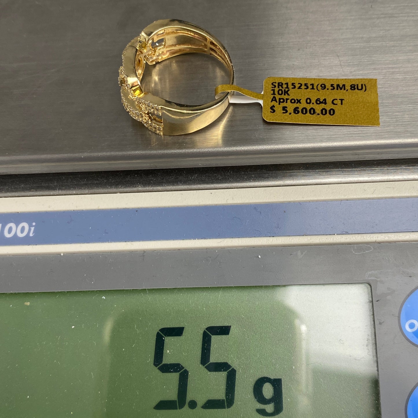 10K Luxury Link Diamond Ring