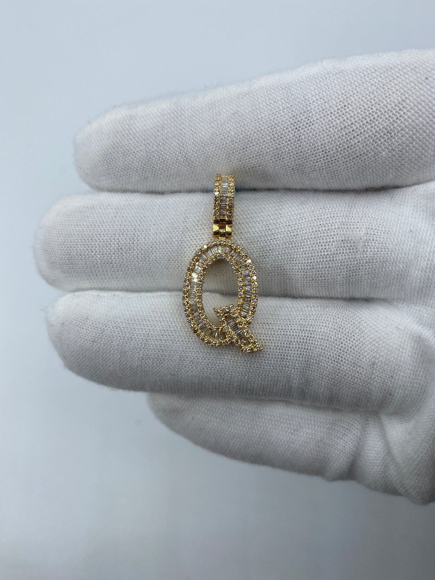 14K Q Baguette Initial