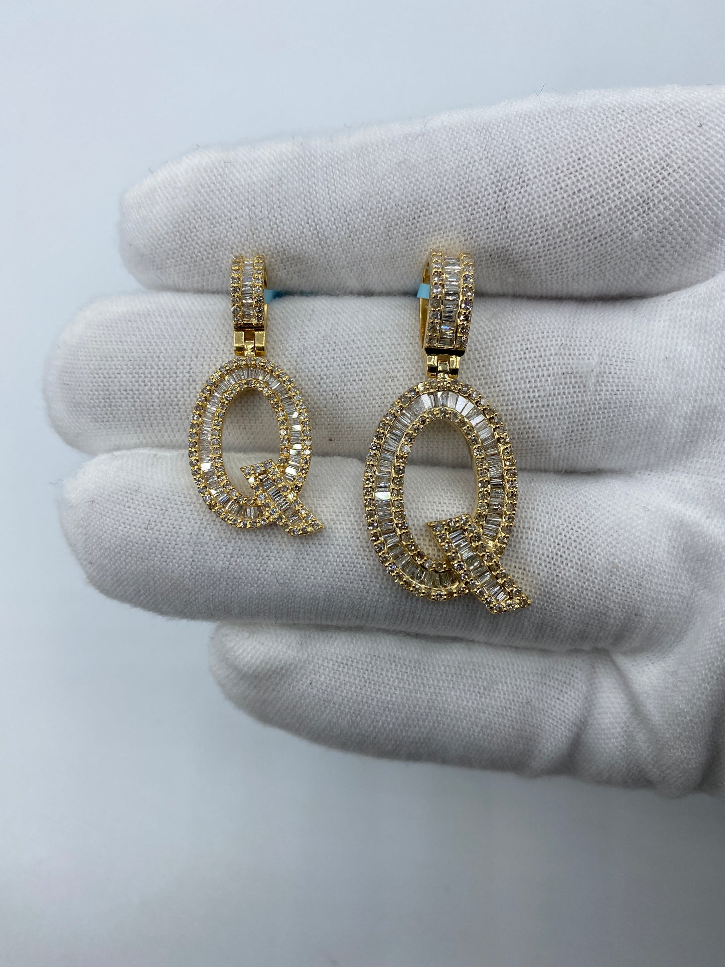 14K Q Baguette Initial