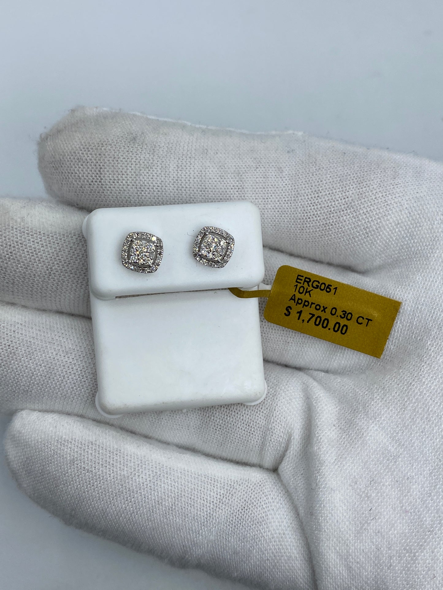 10K Square Gap Earrings