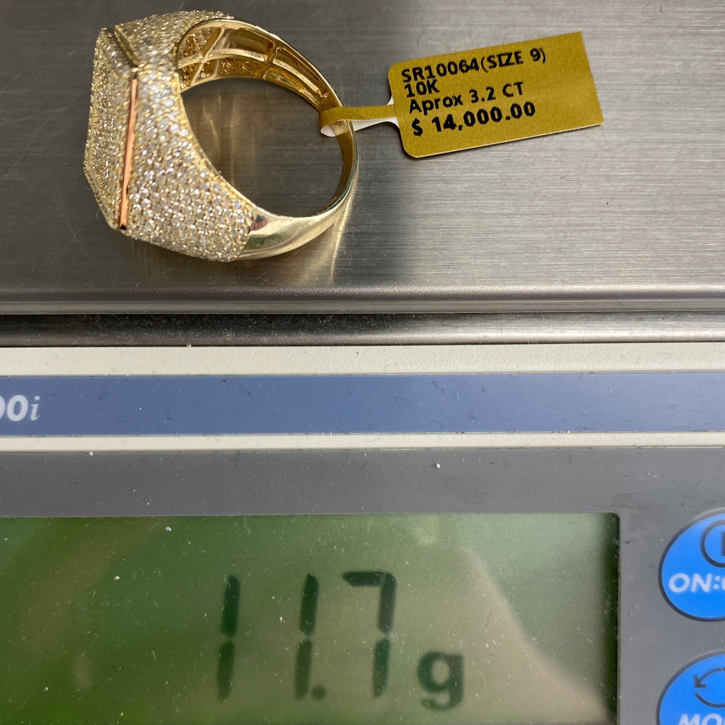 10K Shaped Diamond Ring