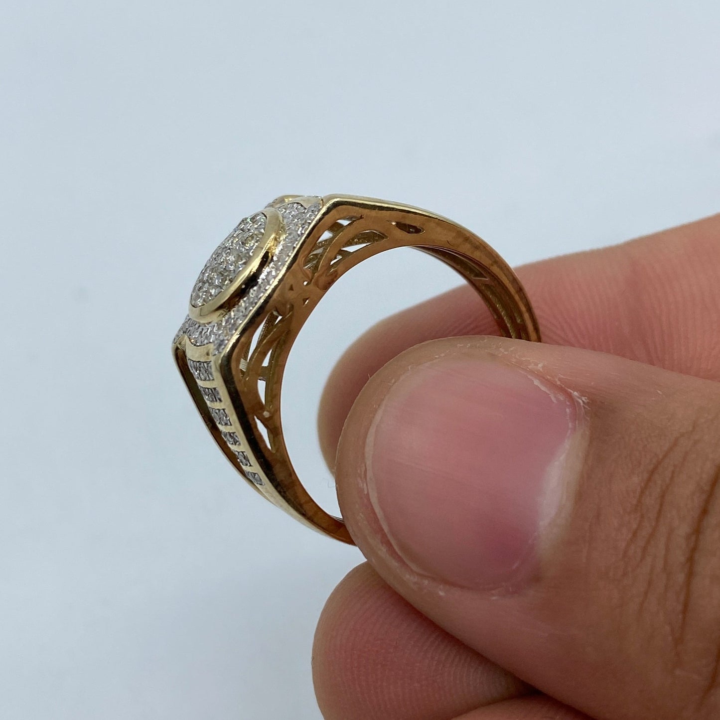 10K Circle Prometheus Diamond Ring