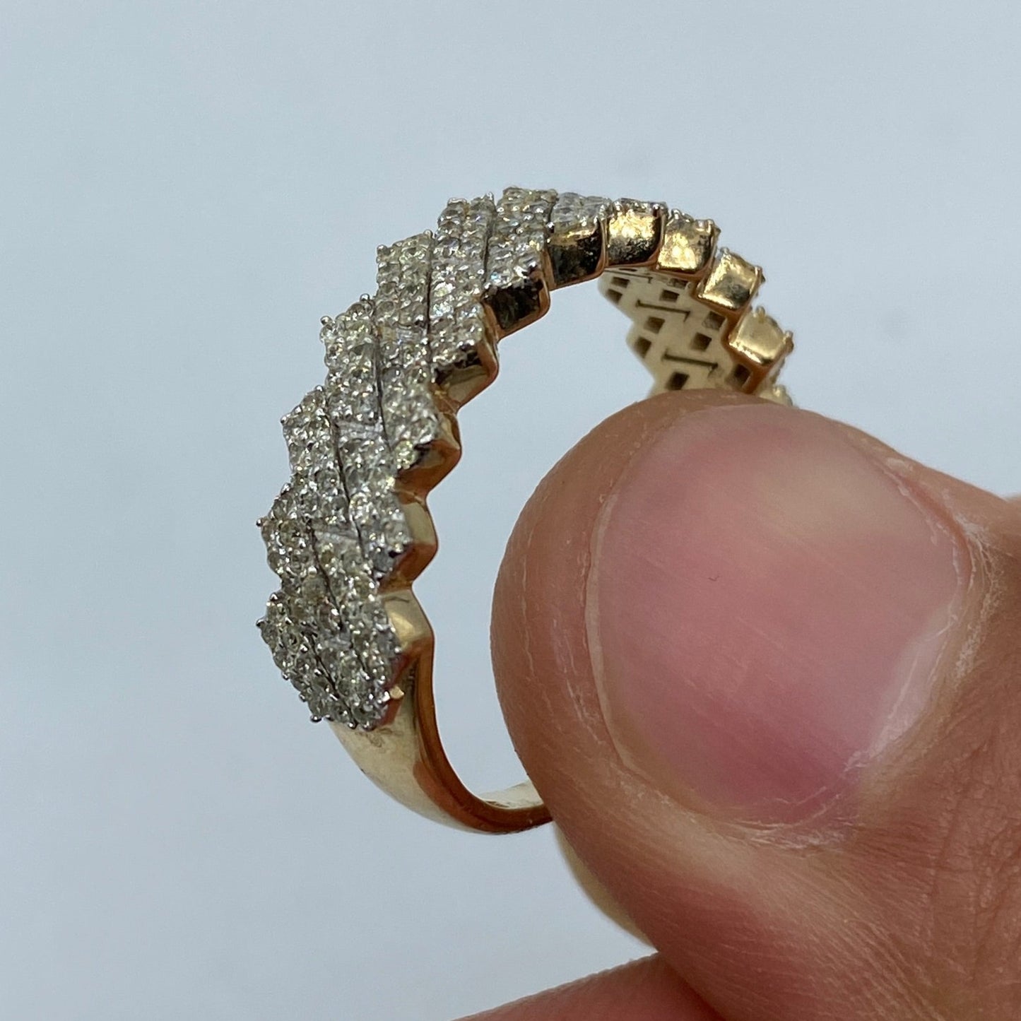 10K Closed Cuban Link Diamond Ring