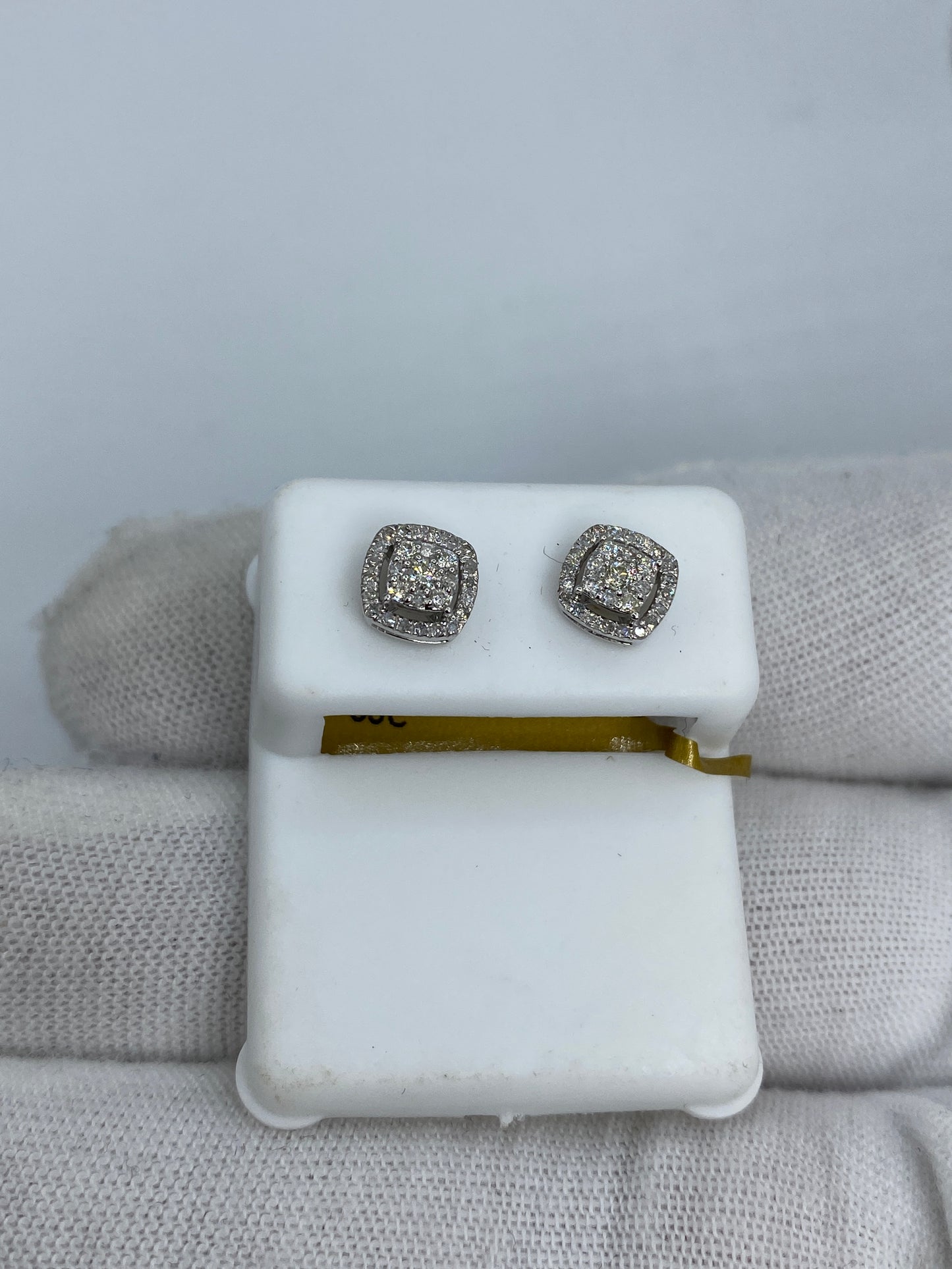 10K Square Gap Earrings