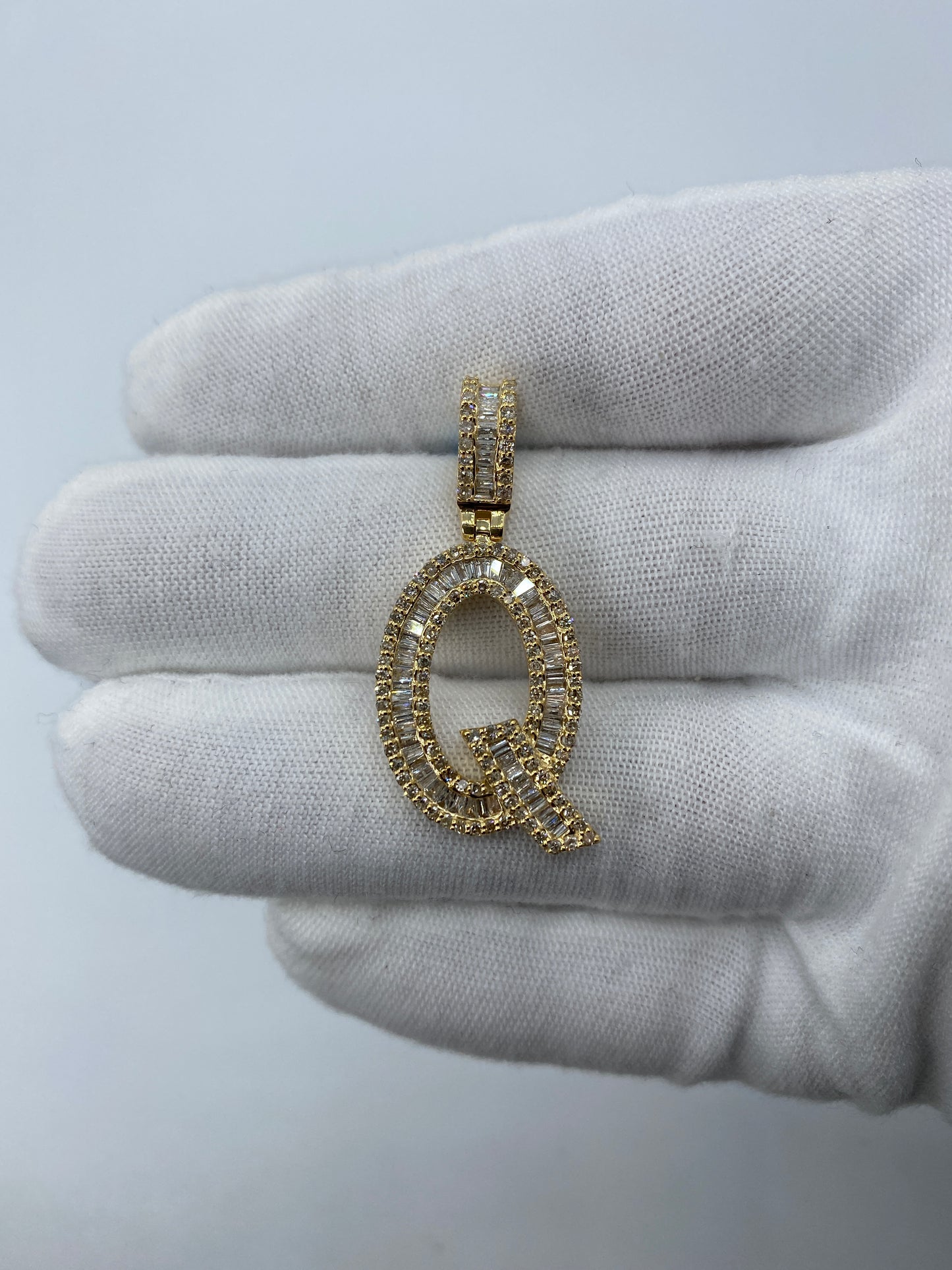 14K Q Baguette Initial